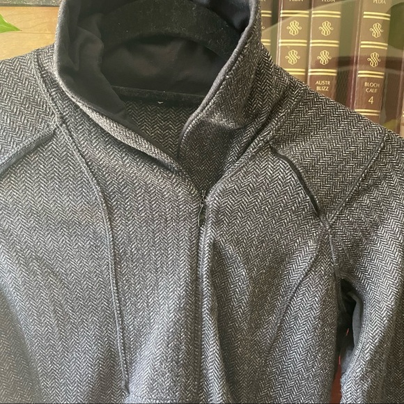 Lululemon Think Fast 1/4 zip - Picture 3 of 14